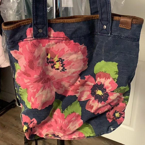 A&F Tote - Picture 2 of 6